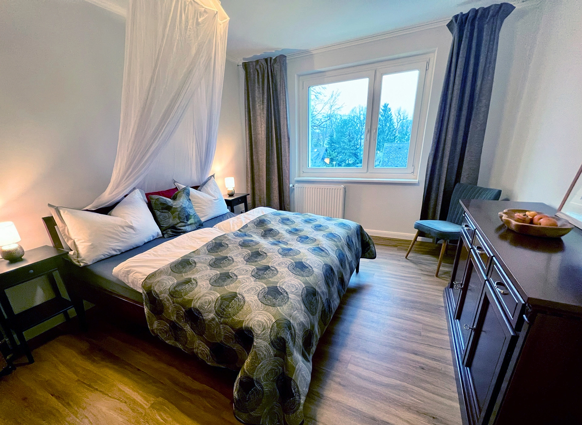 ferienwohnung-enzmann-potsdam-schlafzimmer-bett Fereinwohnung Enzmann | Potsdam: Schlafzimmer, Bett