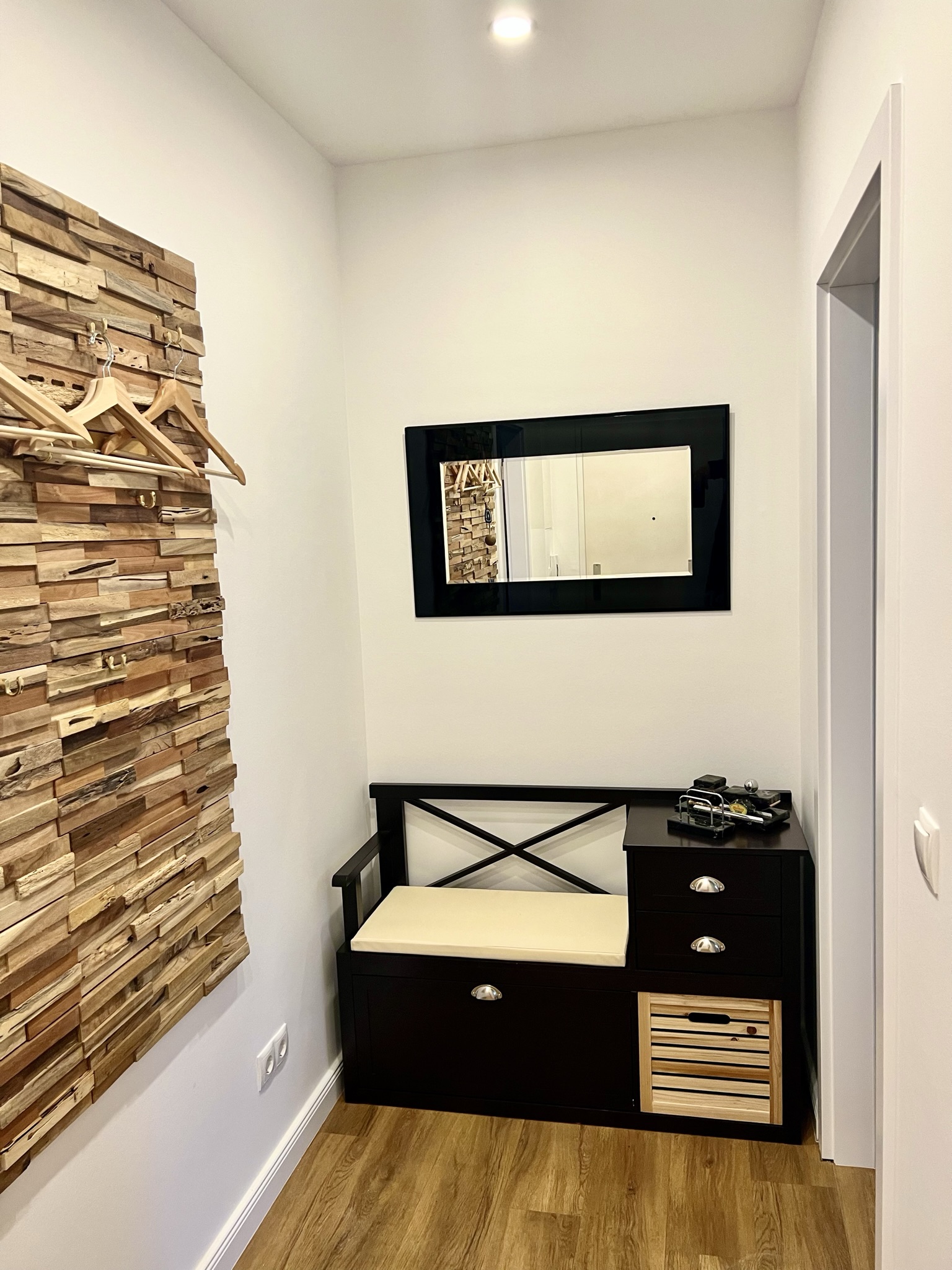 Flur_0524 Fereinwohnung Enzmann | Potsdam: Badezimmer, Dusche